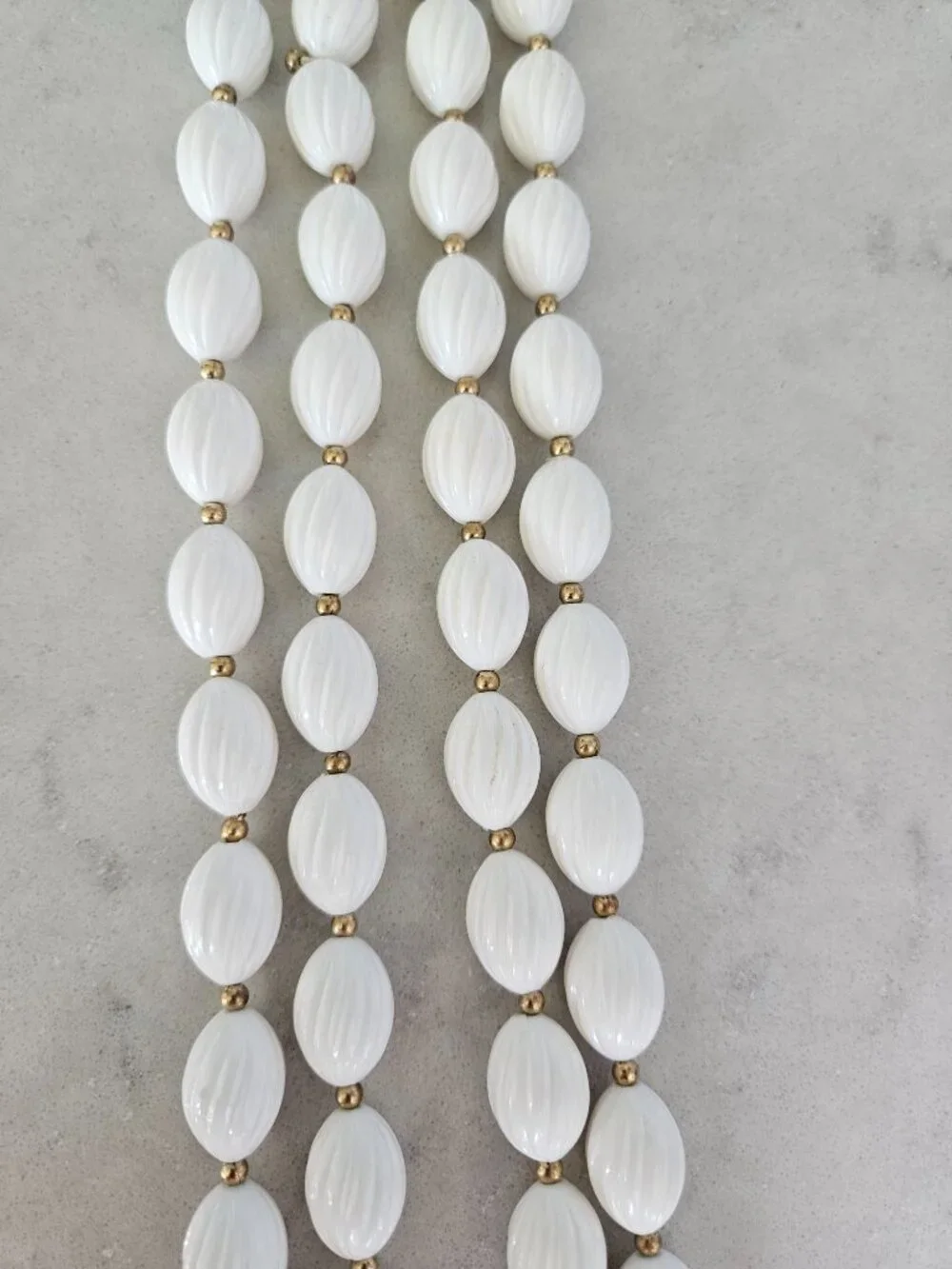 RARE AND VINTAGE WHITE RIBBED OVAL BEAD 48